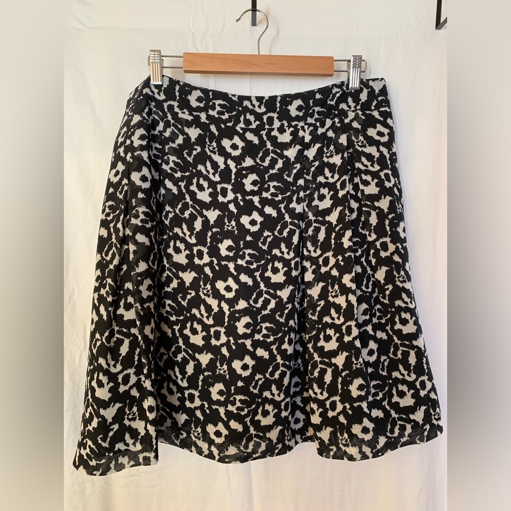 Mexx black and off-white abstract patterned skirt, size EU 42